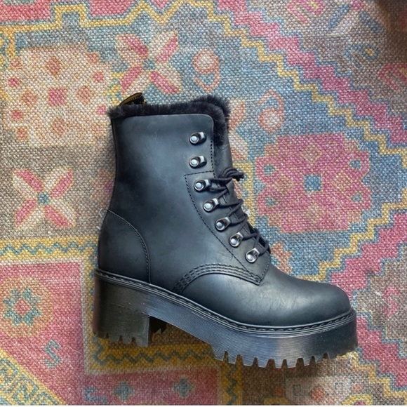 DR MARTENS LEONA FAUX FUR PLATFORM LEATHER BOOTS *NEW IN BOX* SIZE 8 - Picture 4 of 5